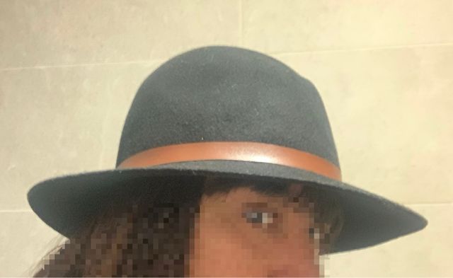 Sombrero de fieltro negro