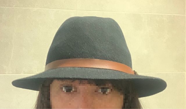 Sombrero de fieltro negro