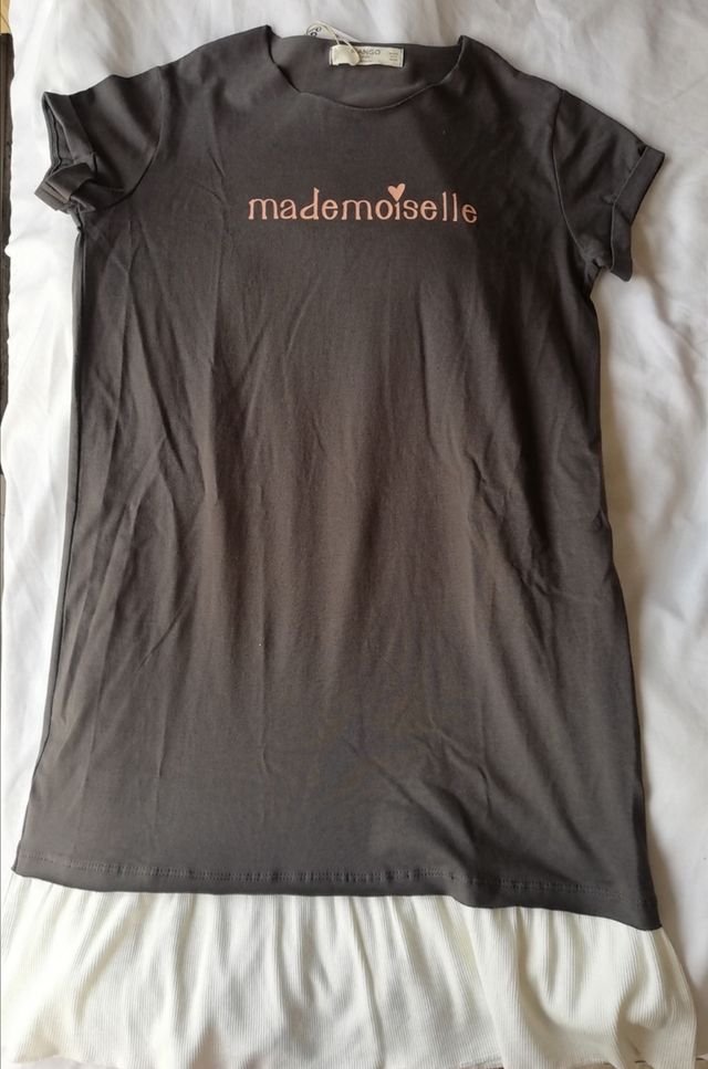 Vestido marrón con la palabra "Mademoiselle"