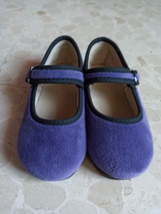 Merceditas moradas talla 27 de segunda mano por 3,5 EUR en Valencia en  WALLAPOP