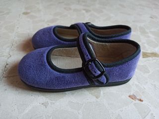 Merceditas moradas talla 27 de segunda mano por 3,5 EUR en Valencia en  WALLAPOP