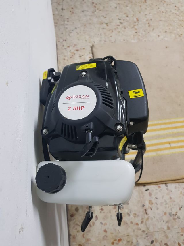 Motor fueraborda OEAM 2,5 CV pro 4 tiempos de segunda mano por 210 € en Motor fueraborda OEAM 2,5 CV pro 4 tiempos de segunda mano por 210 € en