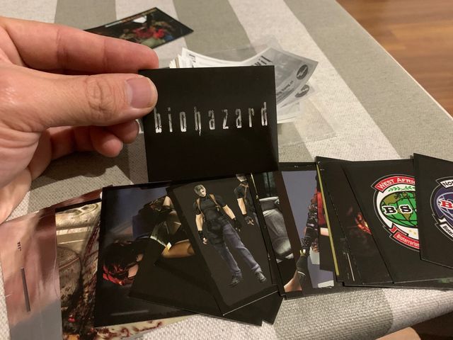 Sobres sellados y cromos sueltos resident evil