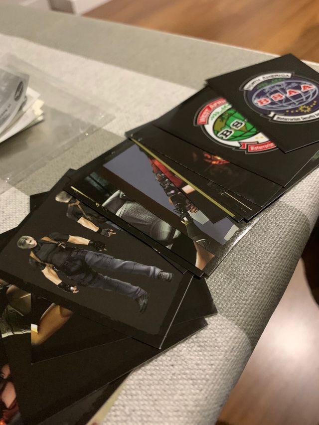 Sobres sellados y cromos sueltos resident evil