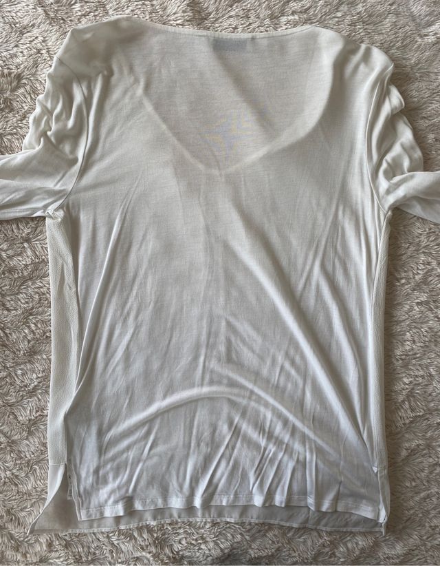 Camiseta beige de Cortefiel. Talla S