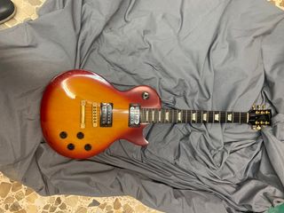 Guitarra Gibson Les Paul Studio lite 1993 de segunda mano por 670 EUR en  Coca de La Piñera en WALLAPOP