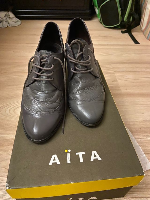 Zapatos grises