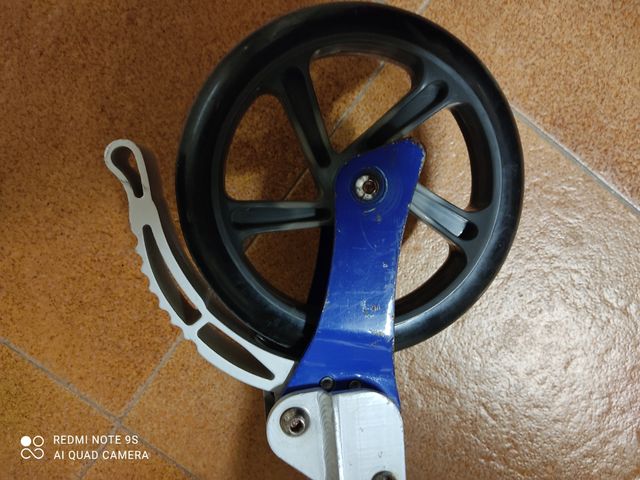 Patinete con amortiguación doble