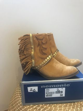 Botines Nemonic talla 38 de segunda mano por 75 EUR en Reus en WALLAPOP