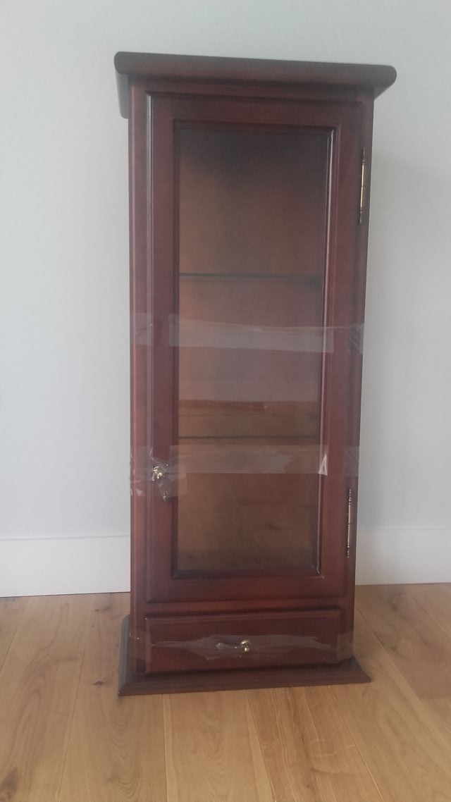Mueble para pared de segunda mano por 180 € en Madrid en WALLAPOP