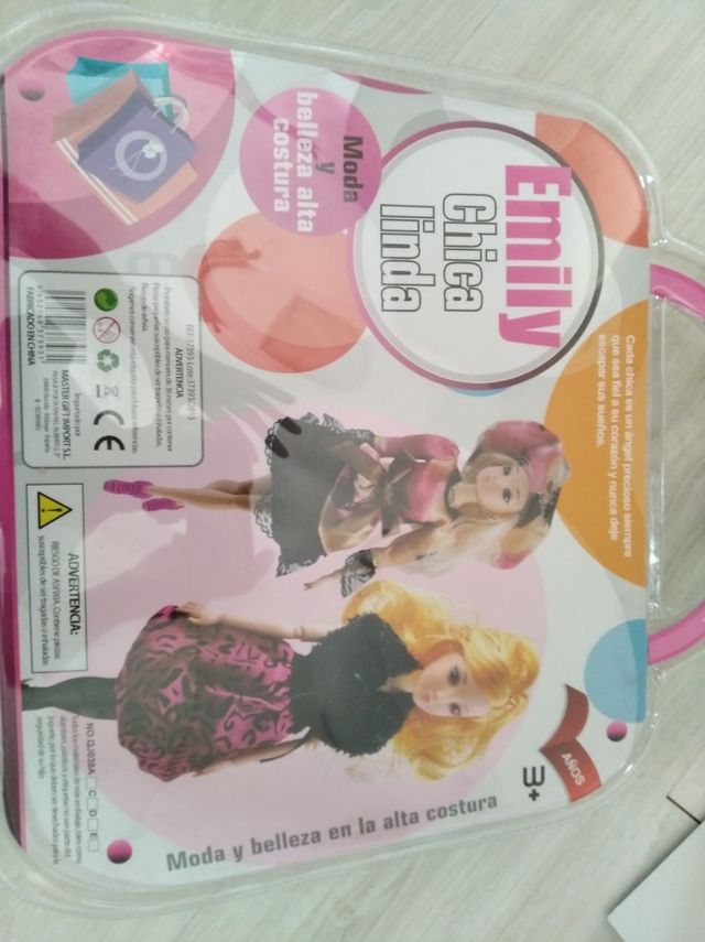 muñeca con accesorios