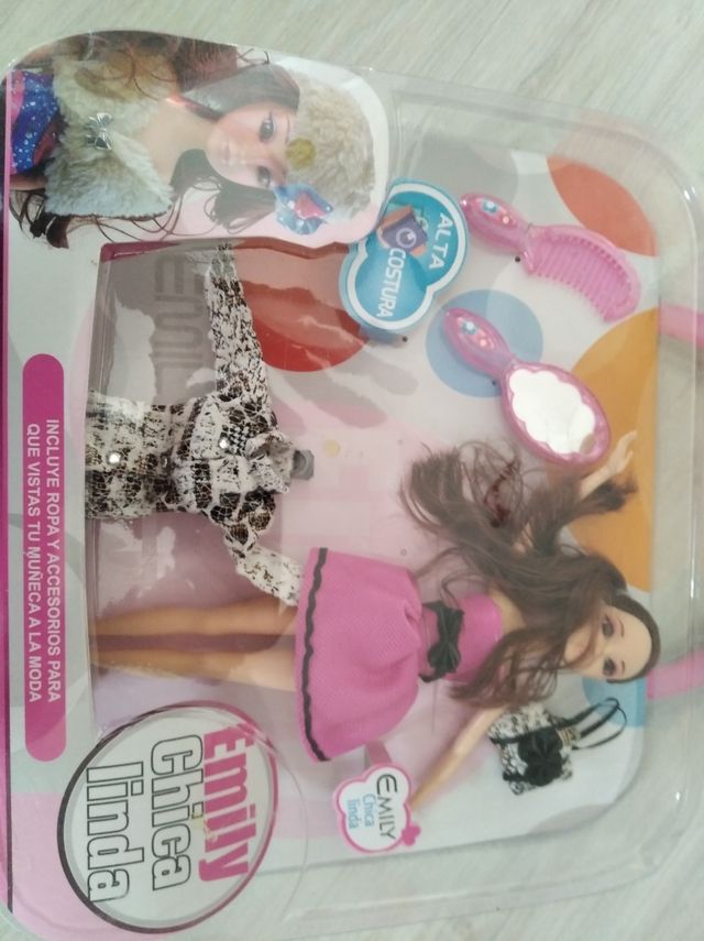 muñeca con accesorios