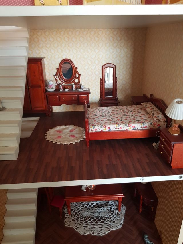 Casa de muñecas artesana preciosa