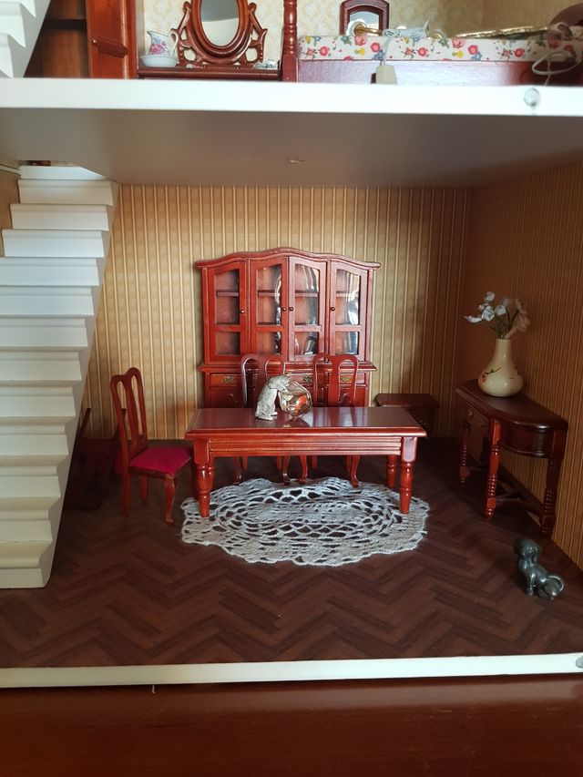 Casa de muñecas artesana preciosa