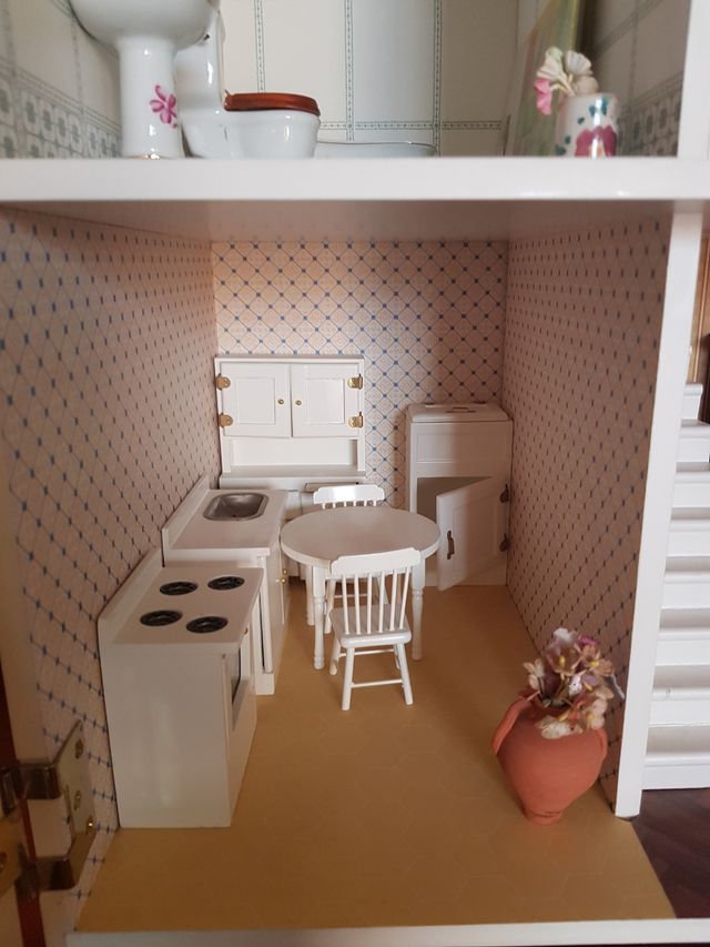 Casa de muñecas artesana preciosa