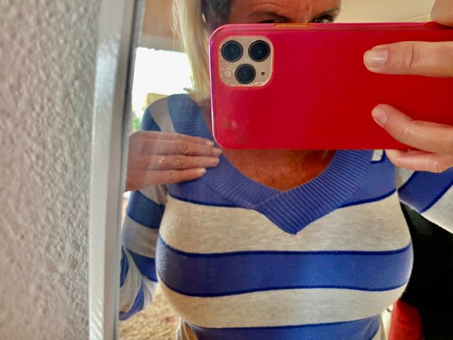 Camiseta azul y gris a rayas con purpurina