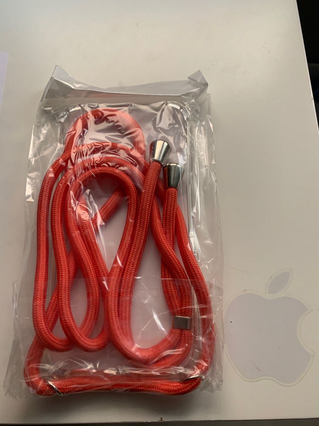 Funda silicona con cordón para iPhone 11