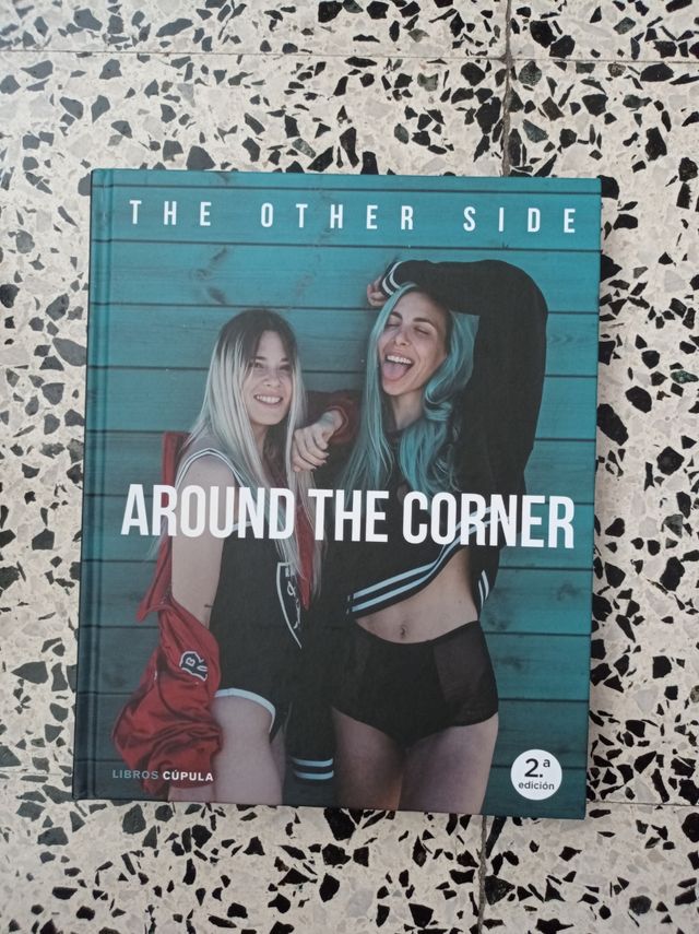 Libro 'The Other Side' de Around the Corner