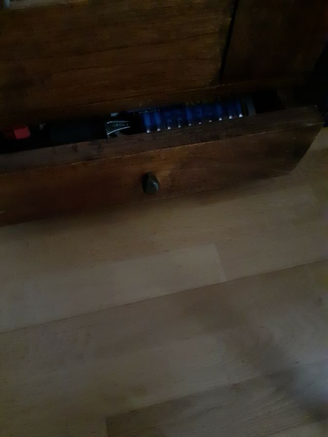 Oferta!! Vitrina con cajón y 2 estantes