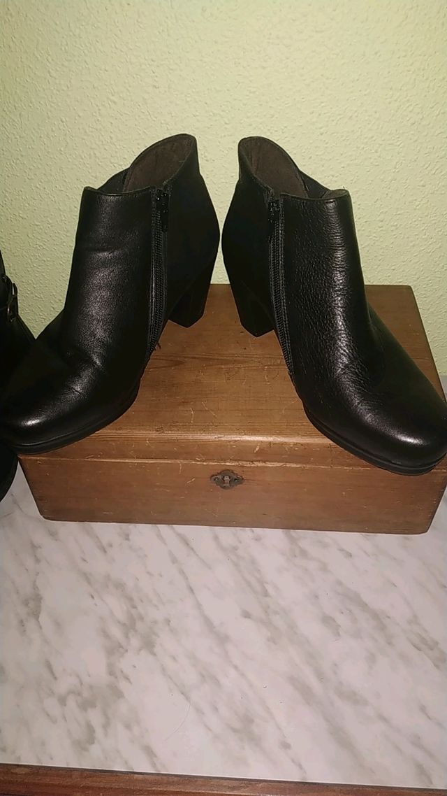 botines de piel negros