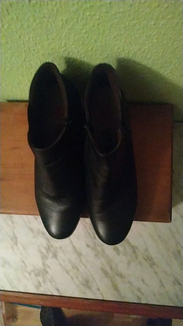 botines de piel negros