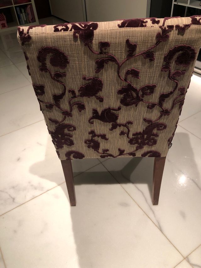 6 sillas con brazos con estampado. De diseño