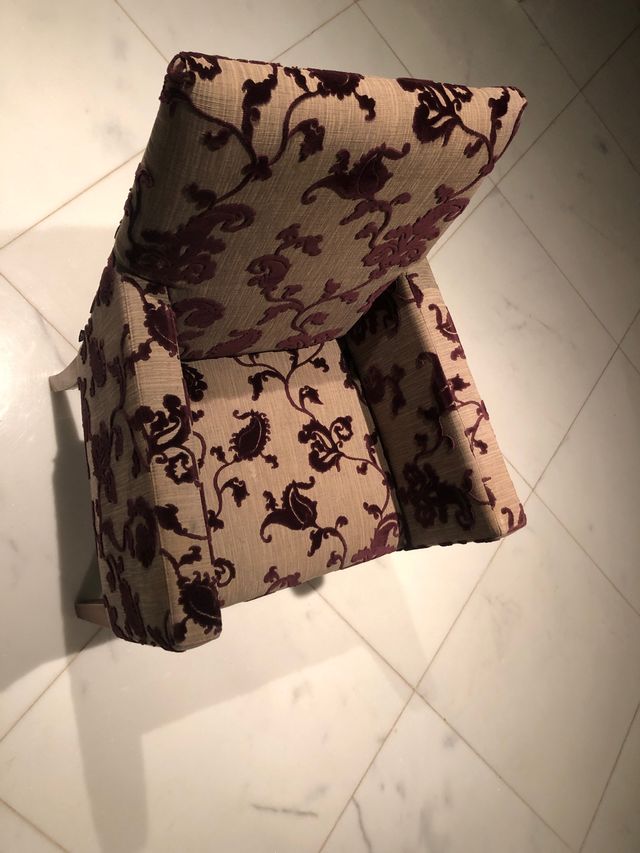 6 sillas con brazos con estampado. De diseño