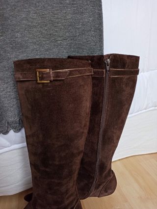 Botas altas piel Fosco de segunda mano por 19 EUR en Andújar en WALLAPOP