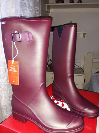 Botas agua XTI sin estrenar de segunda mano por 14 EUR en Barcelona en  WALLAPOP