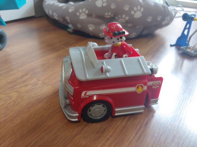 Camión de bomberos patrulla canina