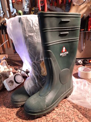 Botas de Agua Bellota-seguridad; puntera,plantilla de segunda mano por 10  EUR en Alcalá de Guadaíra en WALLAPOP