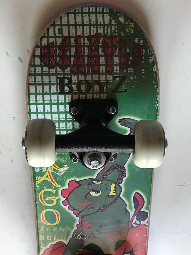 Monopatín nuevo, sin desenvolver