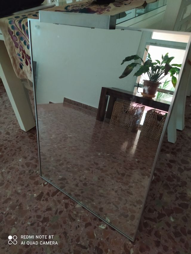 Espejo de baño con aplique de luz de segunda mano por 30 € en Doña