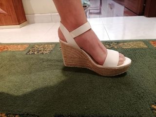Sandalias de Mujer, de Cuña de Stradivarius. de segunda mano por 12 EUR en  Lugo en WALLAPOP