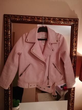 Cazadora Rosa Zara de segunda mano por 7 EUR en Barrika en WALLAPOP