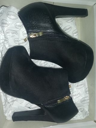 Botines tacón tobillero negro mujer 37 de segunda mano por 10 EUR en Bilbao  en WALLAPOP