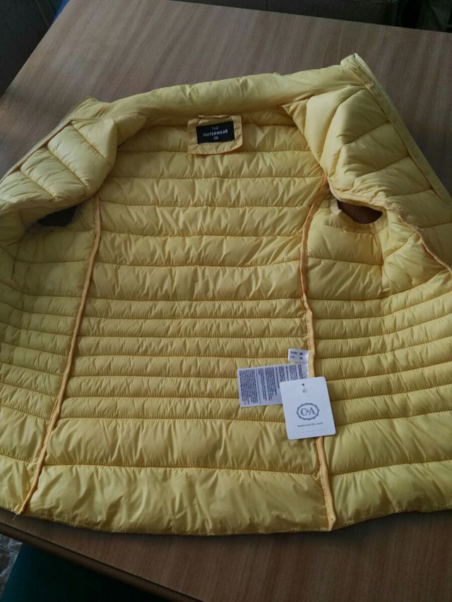 chaleco C&A amarillo fuerte  talla 36 a estrenar