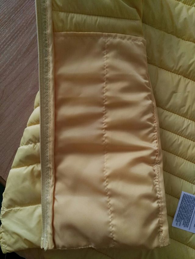 chaleco C&A amarillo fuerte  talla 36 a estrenar