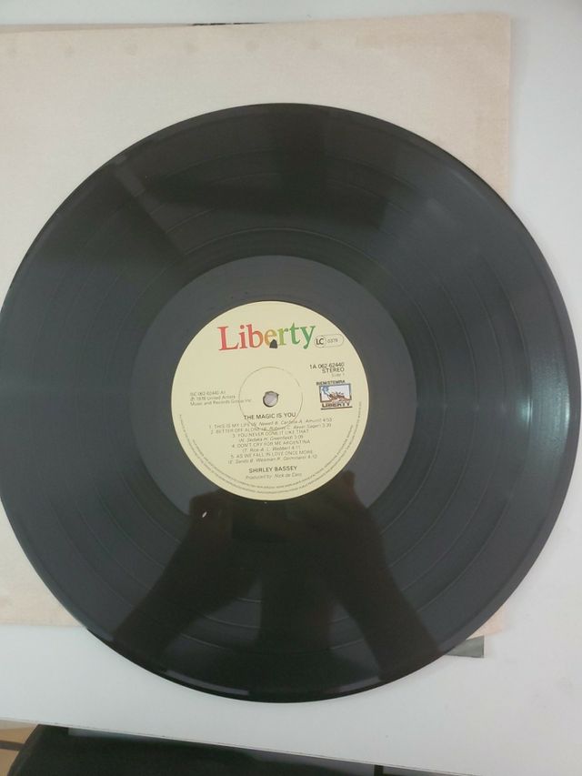 Vinilo Shirley Bassey - The Magic Is You
