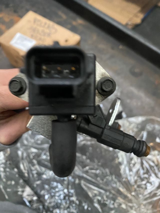 Inyectores rampa y regulador ford focus st170