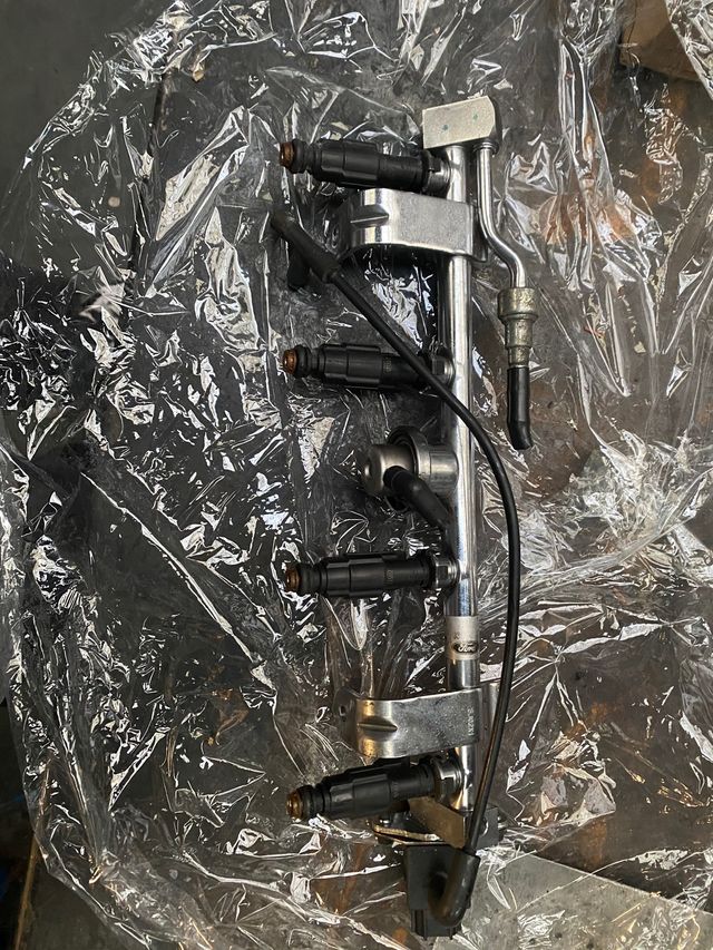 Inyectores rampa y regulador ford focus st170