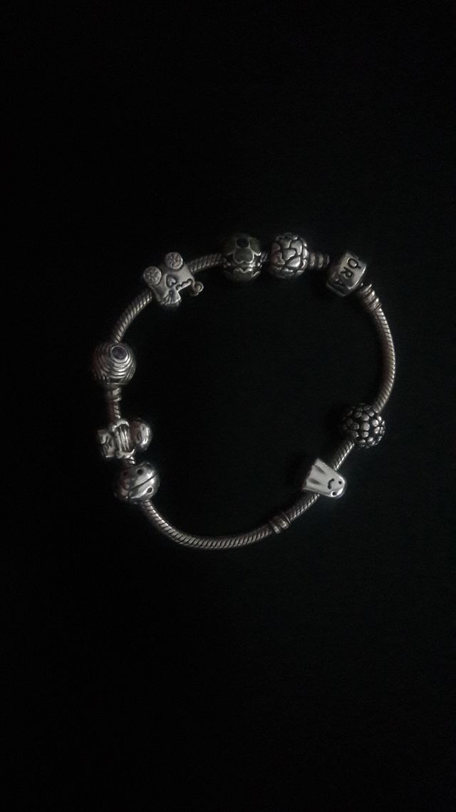 pulseraPANDORA con 8 piezas