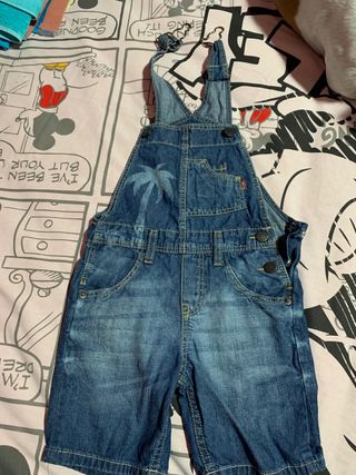 Peto vaquero bebé Levis de segunda mano por 15 EUR en Aldea del Fresno en  WALLAPOP