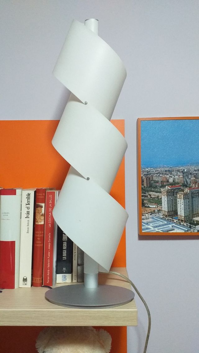 Lampara de mesa moderna