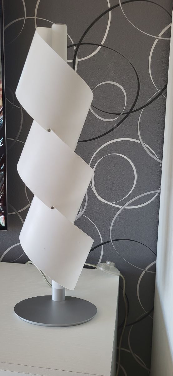 Lampara de mesa moderna