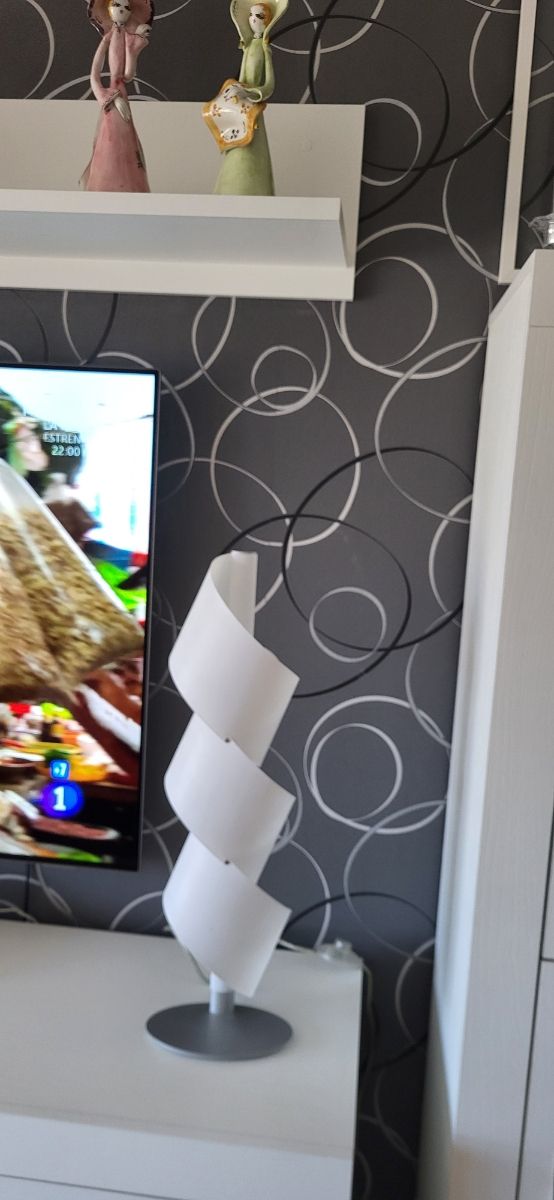 Lampara de mesa moderna