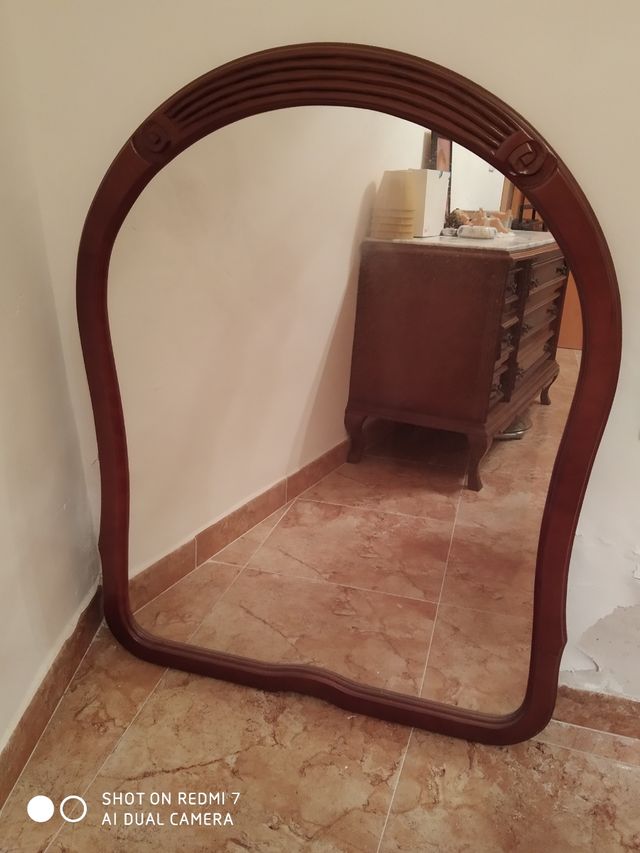 Espejo grande de madera