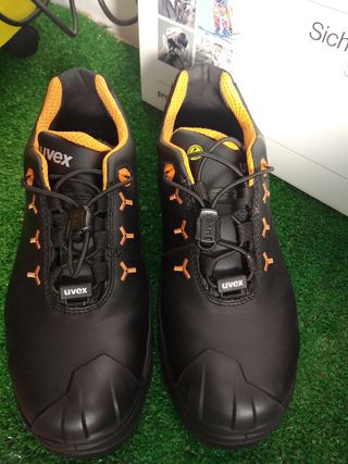 Zapatos seguridad uvex 2 S2 de segunda mano por 65 EUR en Alginet en  WALLAPOP