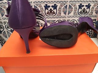 Zapatos Sandalias fiesta lilas\\/morado de segunda mano por 10 EUR en Casar  de Cáceres en WALLAPOP