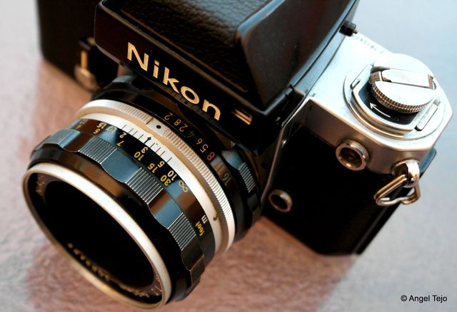 NIKON F2 CON 50 mm F 1/2.PERFECTA